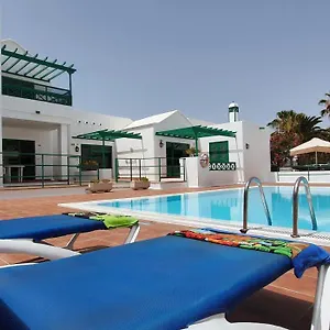 https://las-palmeras-puerto-del-carmen.in-canary-islands.com